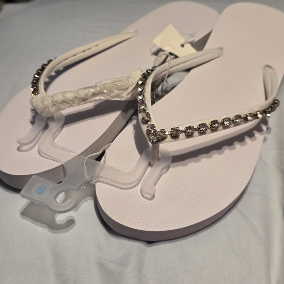 Shade & Shore White Sandals/Flip Flop with Rhinestone Detail - Picture 1 of 5
